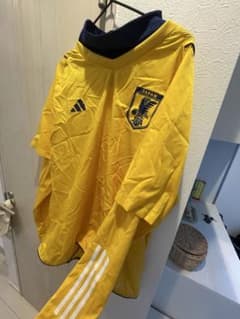 新品未使用　adidas 日本代表　イエロー長袖シャツネイビーショーツセットのサムネイル
