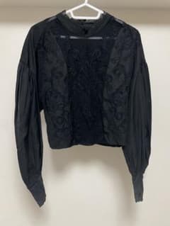 ZARA ブラック 刺繍レース 長袖ブラウス ショート丈 美品のサムネイル