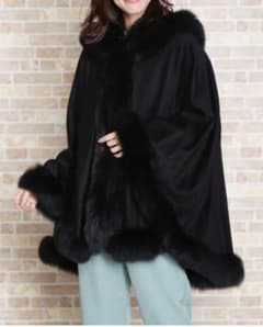 ツカキ ポンチョ カシミヤ100% ケープ 黒 フォックスファー 日本製　美品 ツカキ ポンチョ カシミヤ100% ケープ 黒 フォックスファー 日本製 美