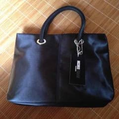 黒のトートバックのサムネイル