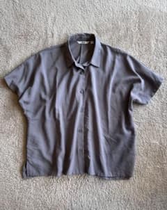 UNIQLO 半袖シャツ グレー レディースのサムネイル