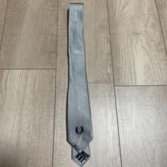 フレッドペリー　ネクタイ　シルバーのサムネイル