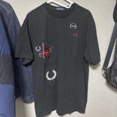 FRED PERRY フレッドペリー　アップリケワッペン　ブラック TシャツMのサムネイル