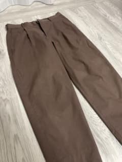 【専用】ユニクロU  リラックスフィットテーパードパンツ　ブラウンのサムネイル