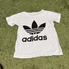 adidasのロゴTシャツのサムネイル