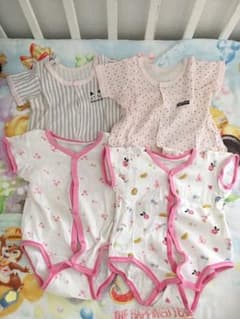 ロンパース 肌着 女の子　４枚のサムネイル