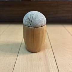 木製ベースのピンクッション 針山のサムネイル