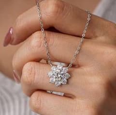 最高級 モアサナイト フラワーネックレス - メルカリ