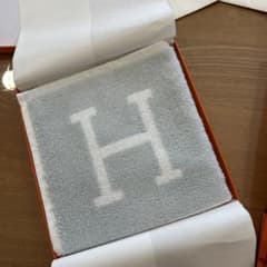 HERMES 新品グレー タオルハンカチ ショッパー、カード、リボン付き