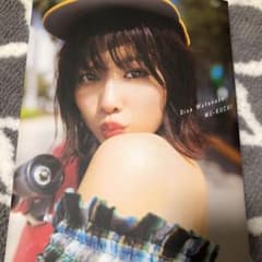「無口」 渡邉理佐 1st写真集のサムネイル