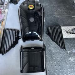 SUZUKI GS400用外装一式セット湘爆江口仕様 タンクサイドカバーテール SUZUKI GS400 外装セット タンク サイドカバー テール - メルカリ