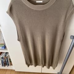 GU ニットベストのサムネイル