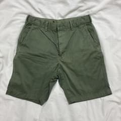 オリーブグリーン ショートパンツのサムネイル