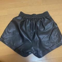 ロールアップ風フェイクレザーショートパンツのサムネイル