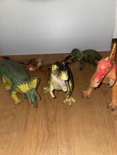 恐竜フィギュアのサムネイル