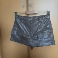 ZARA グレー ショートパンツのサムネイル