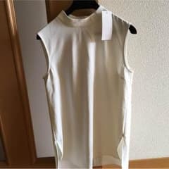 UNIQLO  ハイネック  ブラウス  未使用のサムネイル