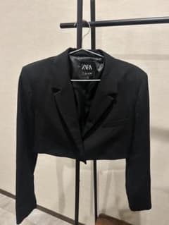 ZARA クロップド丈 ジャケット ブラックのサムネイル