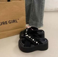 パール付き 厚底クロスサンダル ブラックのサムネイル