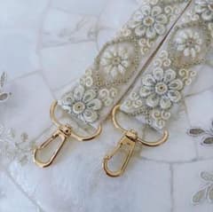 花柄刺繍 スマホショルダーストラップのサムネイル