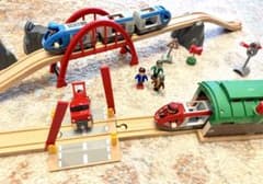 BRIO ブリオ 豪華大量セット 電動車両付 木製レール 収納BOX 美品 