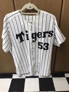 【さらに値下げ】阪神タイガース ユニフォームのサムネイル