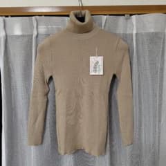 [新品未使用]　リブ編み　ベージュ　タートルネックニット　(日本製)