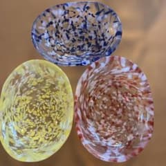 ガラス小鉢 3点セット 赤 青 黄色 花柄 ガラス器 レトロ - メルカリ