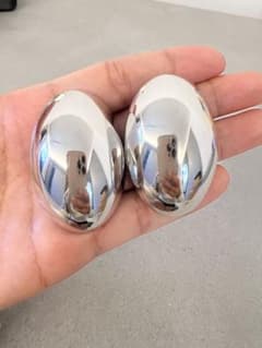 Givenchy シルバー 卵型ピアス メタル製 Givenchy シルバー 卵型ピアス メタル製 - メルカリ