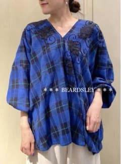 ウールチェックハンド刺繍ブラウス【新品未使用】のサムネイル