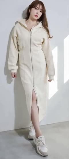 美品♡Herlipto Flight Mode Zip Hoodie Dress - メルカリ