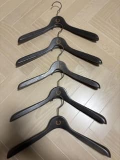 Fred Perry 木製ボトムハンガー 5本セット Fred Perry 木製衣類ハンガー 5本セット - メルカリ