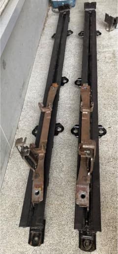 ハイエース　100系　シートレール　ラストのサムネイル