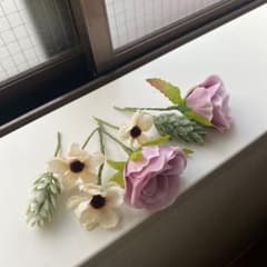 造花のヘアパーツのサムネイル