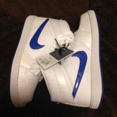 NIKE スニーカーのサムネイル