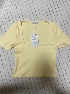 ZARA ショート丈　トップス　クロップド丈のサムネイル