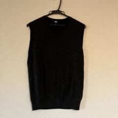 UNIQLO ウール100%ベスト グレー　Mサイズのサムネイル