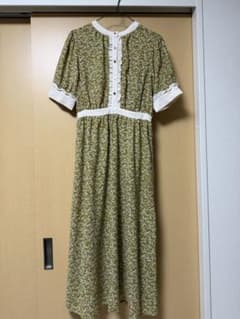 オリーブグリーン フローラルワンピースのサムネイル