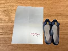 Y*o様 Salvatore Ferragamo ヴァラリボン 型押し　レザーのサムネイル