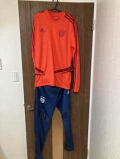 サッカー FCバイエルン・ミュンヘン　ジャージ上下セット　Lのサムネイル