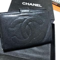 シャネルの財布ですこちらで購入させて頂きましたが使わないので出品しましたのサムネイル