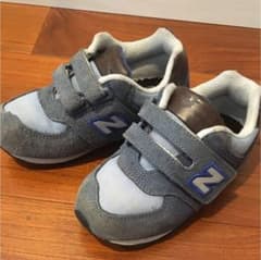 ニューバランス スニーカーのサムネイル