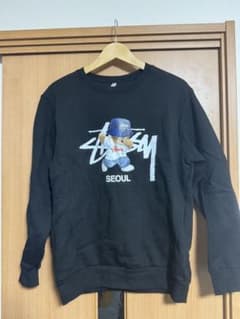Stussy SEOUL ベア プリント スウェット ブラックのサムネイル