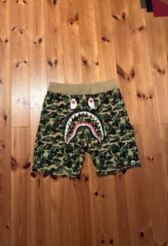 A BATHING APE シャーク ショートパンツ カモ柄 - メルカリ