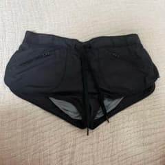 アディダス　ブラックショートパンツ ジッパーポケット付きのサムネイル
