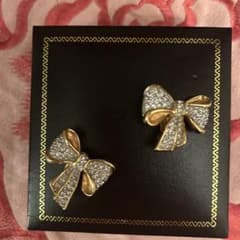 正規品ビンテージ！SWAROVSKIゴールドリボンイヤリングのサムネイル