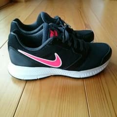 専用品NIKEレディーススニーカーのサムネイル