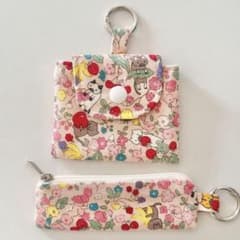 猫とフルーツ柄　花柄　イアホンケース　小物　リップポーチ　ピンク[2点セット]のサムネイル