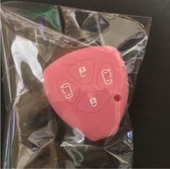10系アルファードにトヨタ４ボタンシリコンキーカバー　ピンクのサムネイル