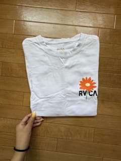 RVCA 花デザイン Tシャツ ホワイトのサムネイル